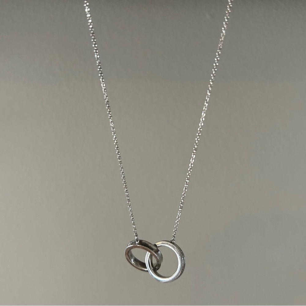 Elegant Silver Interlocking Necklace